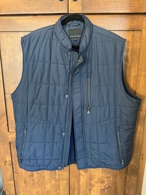 Banana Republic Men's Quilted Navy Vest with Zip Pockets